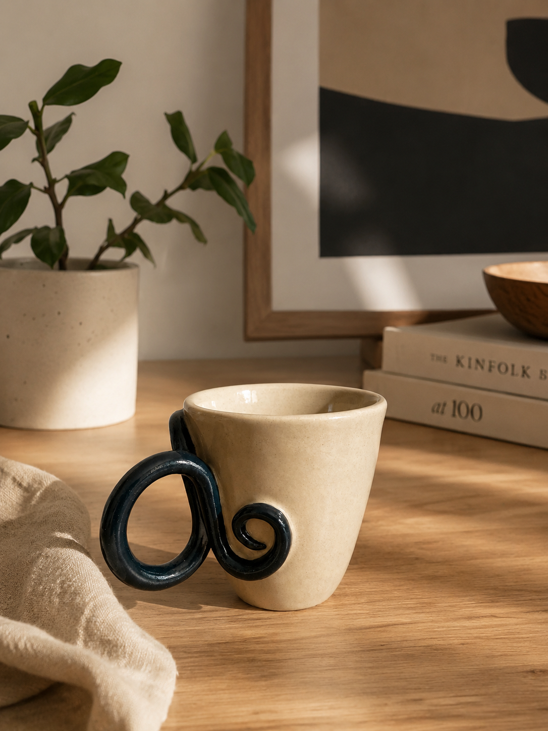 Tazas de cerámica artesanal con asa escultórica