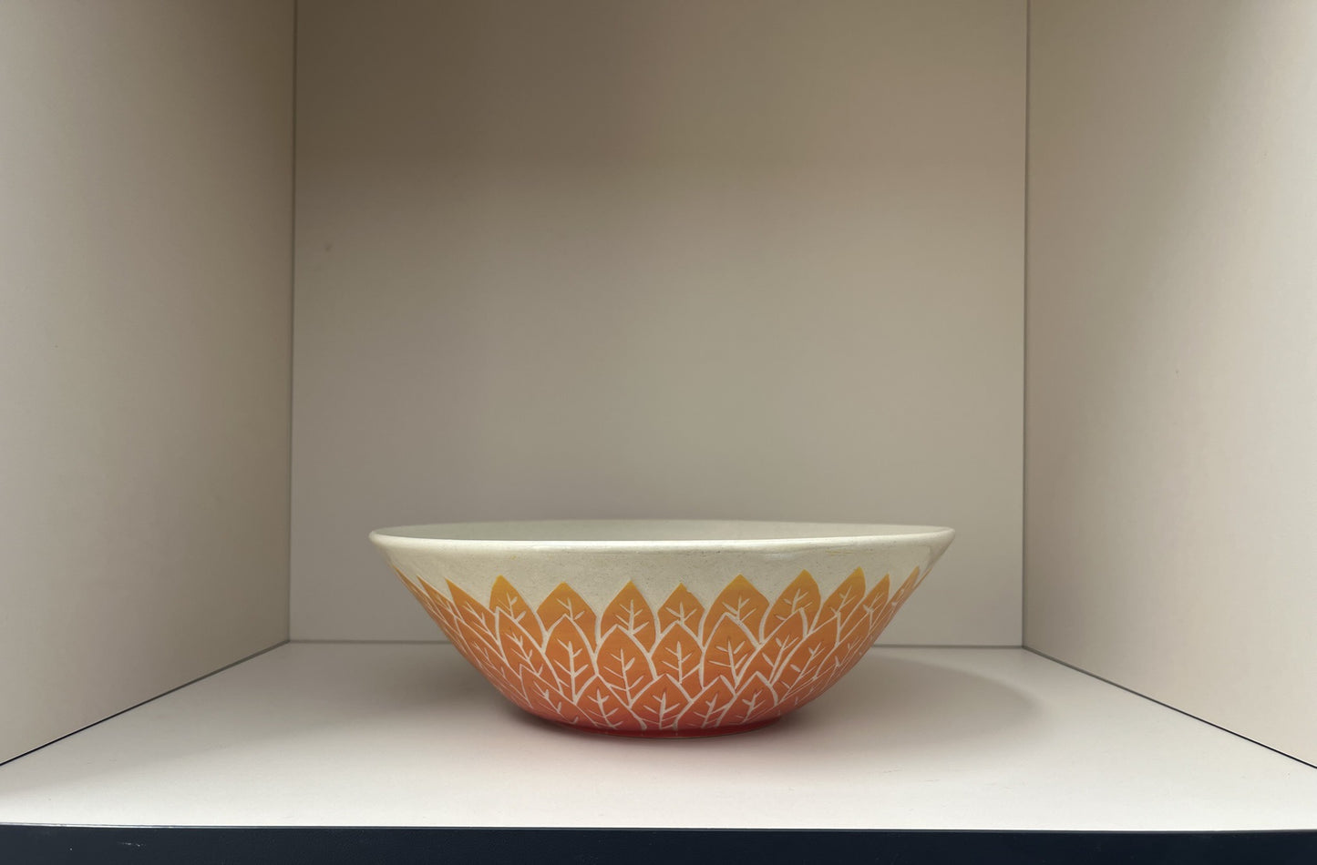 Cuenco de gres con decoración de hojas rojo-amarillo