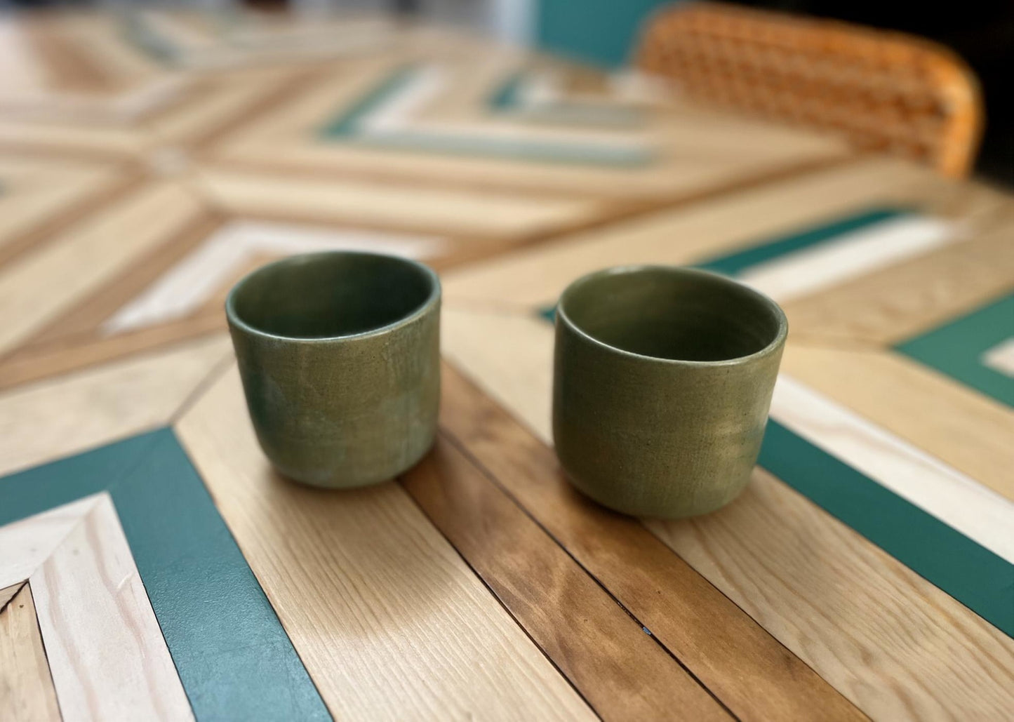 Vasos artesanales verdes mate – Set de 2 piezas