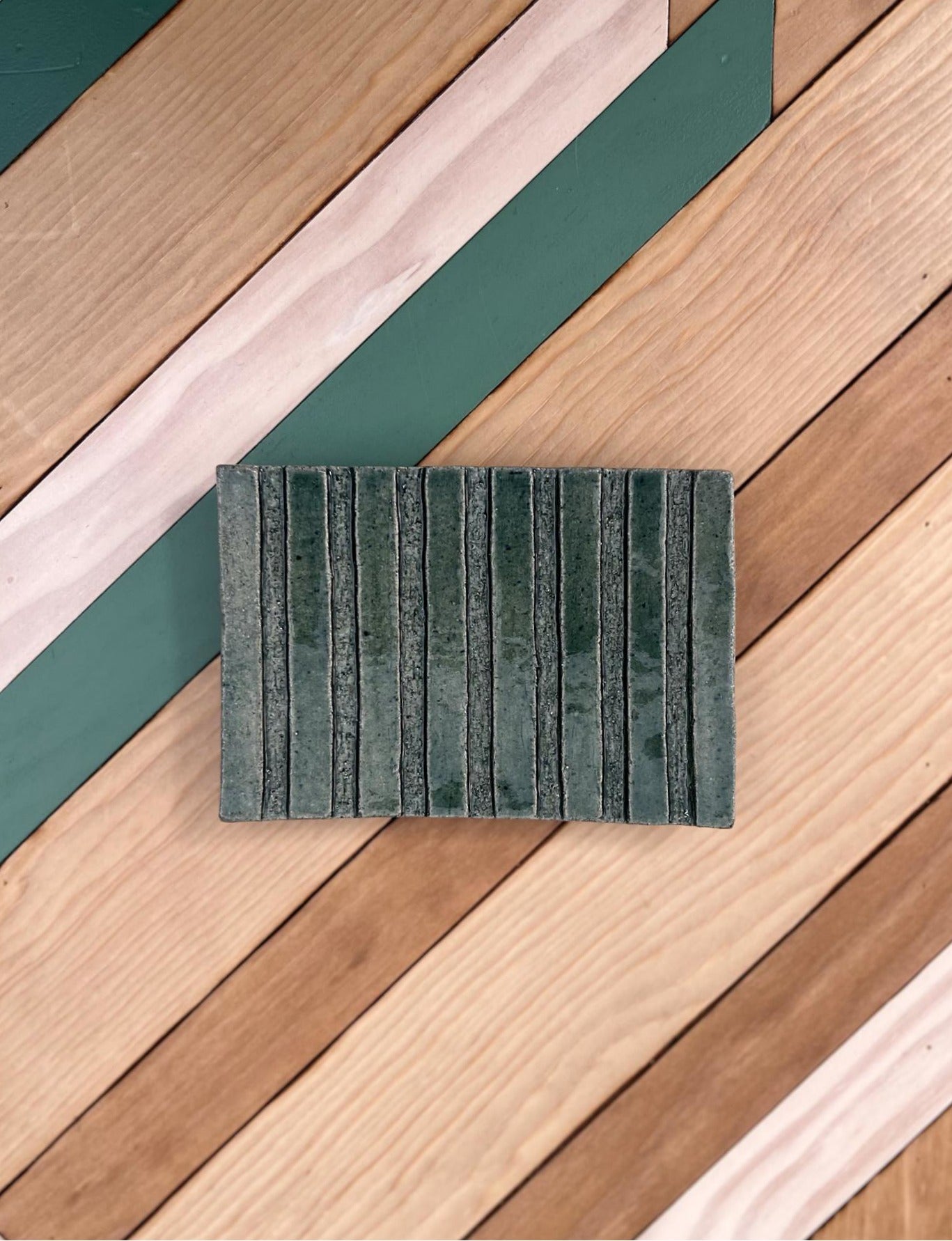 Jabonera Verde Raíz – cerámica artesanal