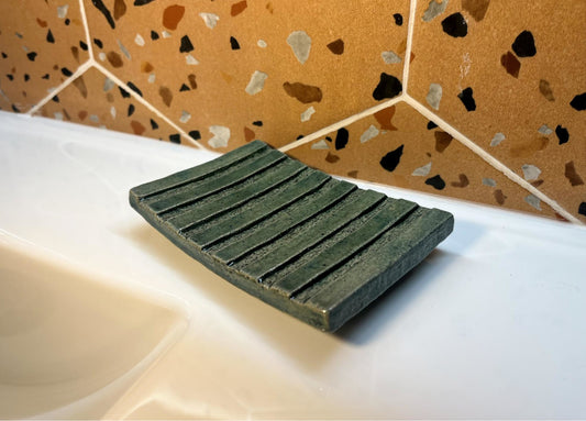 Jabonera Verde Raíz – cerámica artesanal