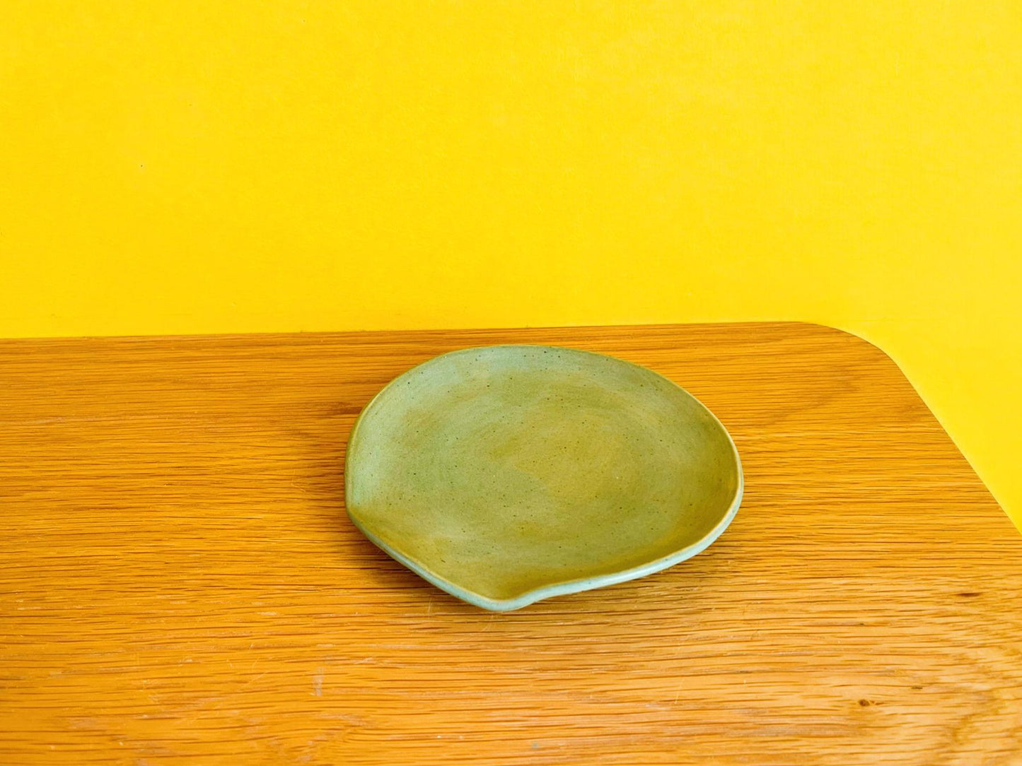 Plato reposa cuchara Verde Satinado - cerámica hecha a mano