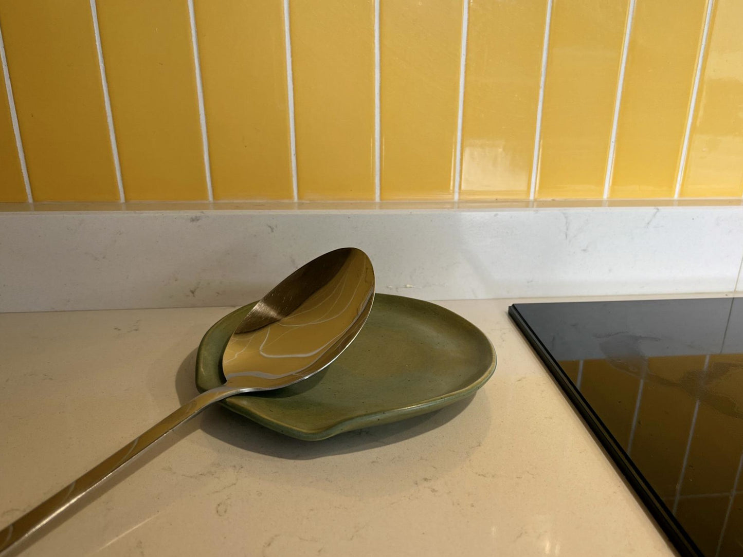 Plato reposa cuchara Verde Satinado - cerámica hecha a mano