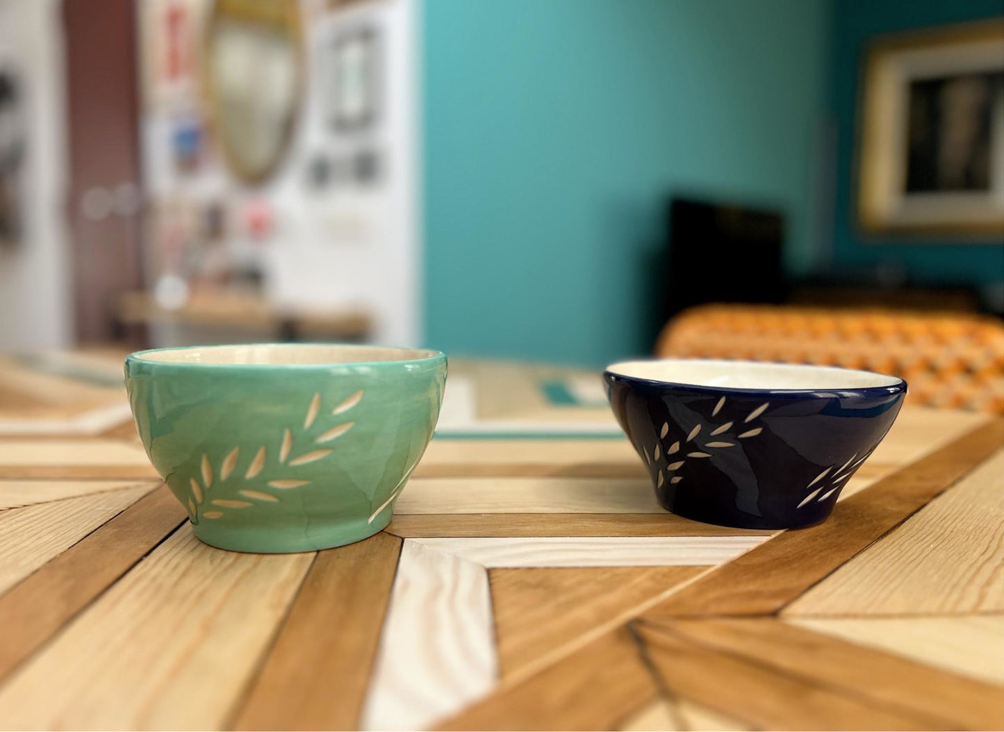 Cuenco esgrafiado con motivo floral  - cerámica hecha a mano