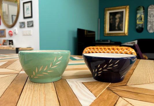 Cuenco esgrafiado con motivo floral  - cerámica hecha a mano